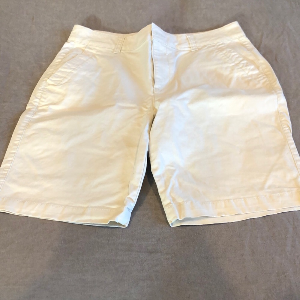 NWOT Womens GAP shorts. Size 4